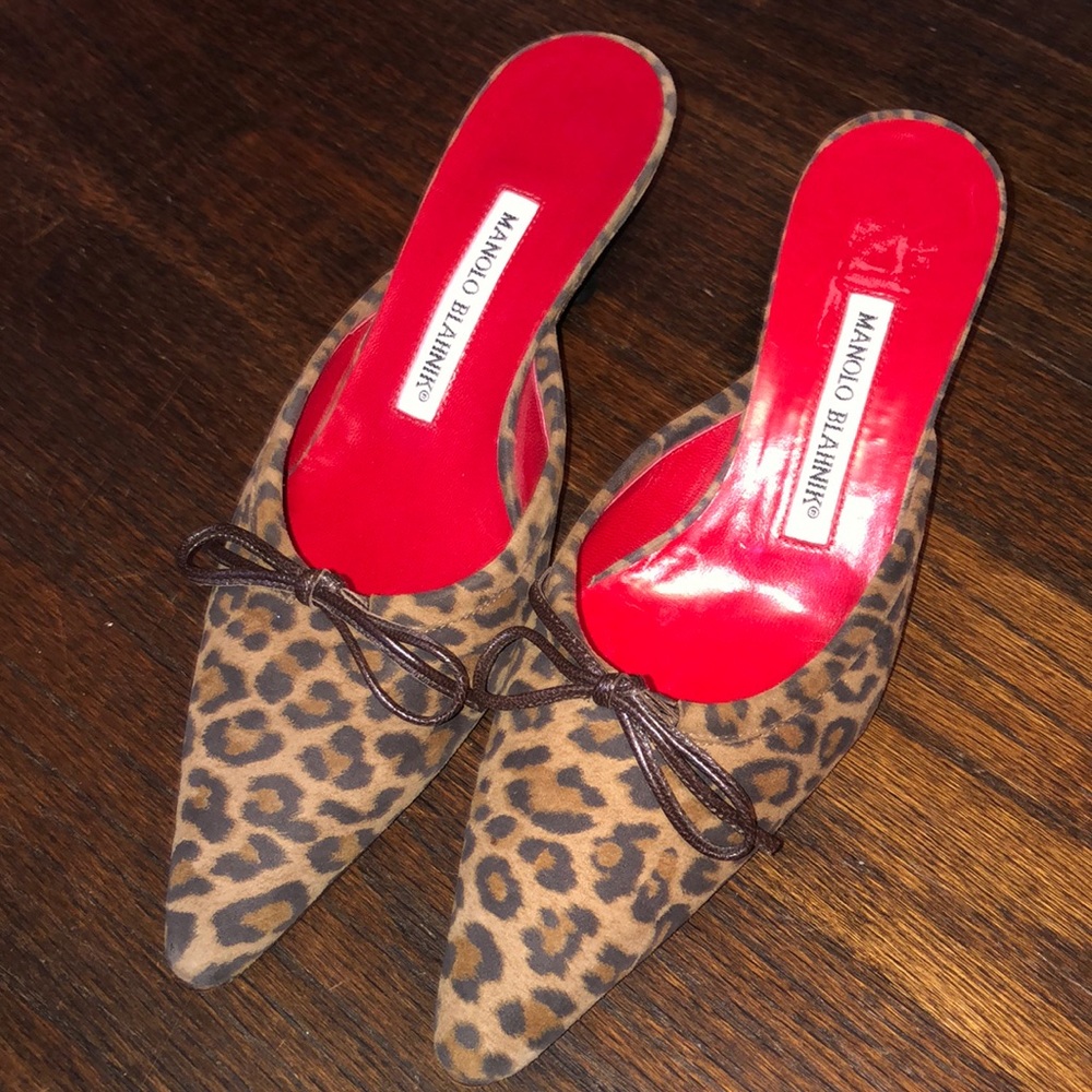 MANOLO BLAHNIK kitten heels